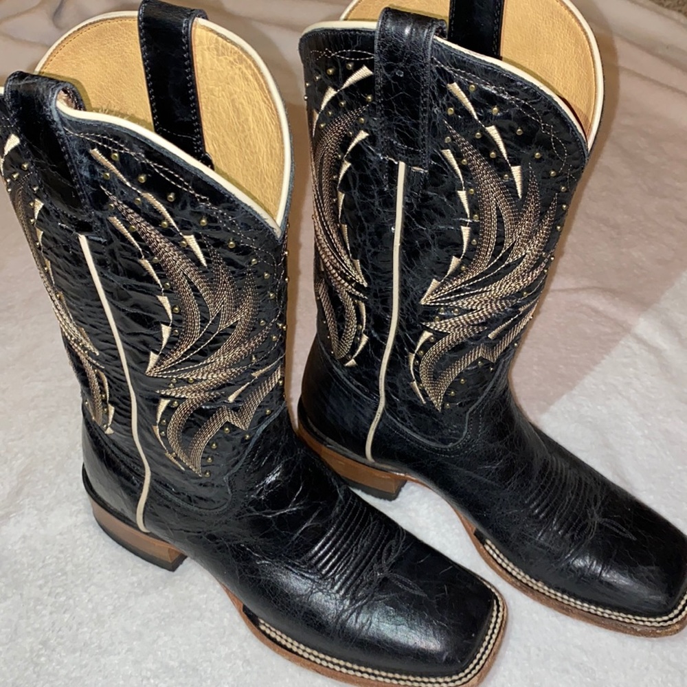 Women’s size 8 shyanne fashion black studded square toe boots good condition